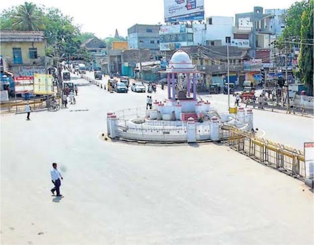 بیجاپور میں فرقہ وارانہ تشدد کے لئے ذمہ دار بی جے پی کے سابق مرکزی وزیر گرفتار مودی کی کامیابی کے جلوس کے دوران برقعہ پوش مسلم خواتین پر گلال پھینکنے اور سنگباری کے واقعات